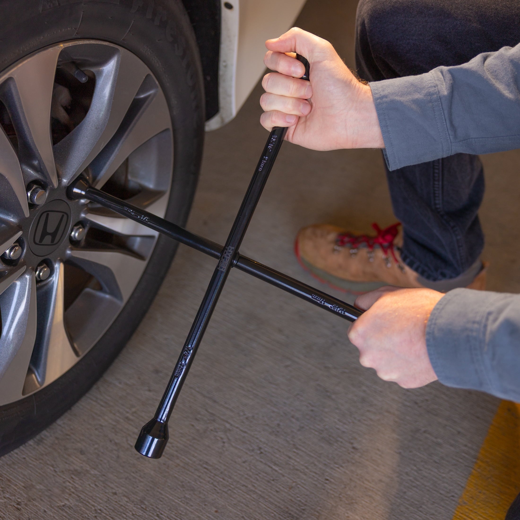 Hyper Tough 18-inch Durable Carbon Steel Lug Wrench for Tire Replacement