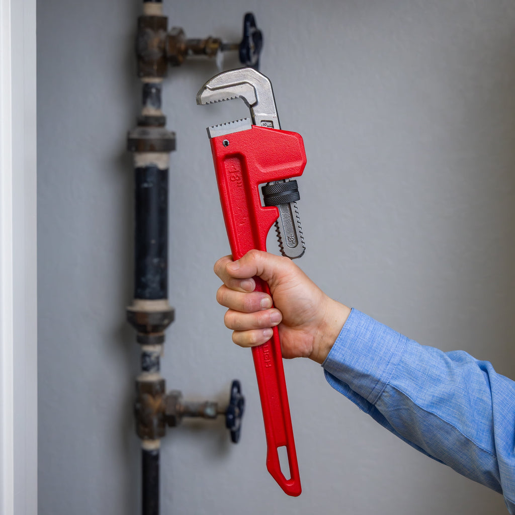 Hyper Tough 18-inch Heavy-Duty Pipe Wrench with 2-1/2 in. Jaw Capacity