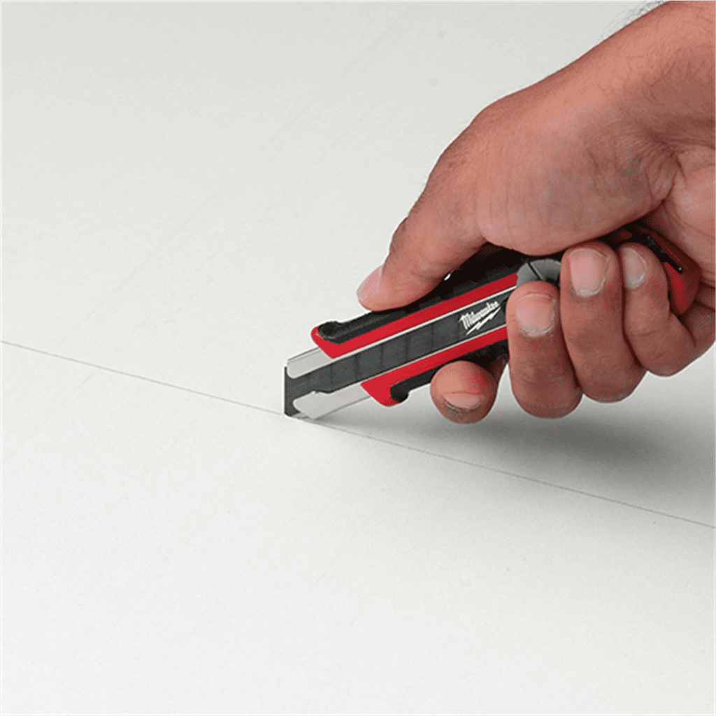 Milwaukee Tool 25mm Snap Off Knife with Metal Lock and Precision Cut Blade